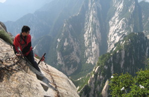 Mt. Huashan Cliffside Plank Path, zdroj: worldofasp.net