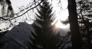 ýchod slnka nad Punta Nera v kempe Dolomiti