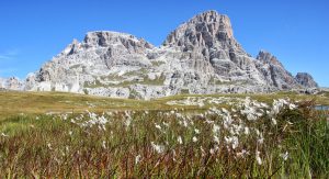 Pohľad od hladiny Lago dei Piani na Schusterplatte, Dolomity