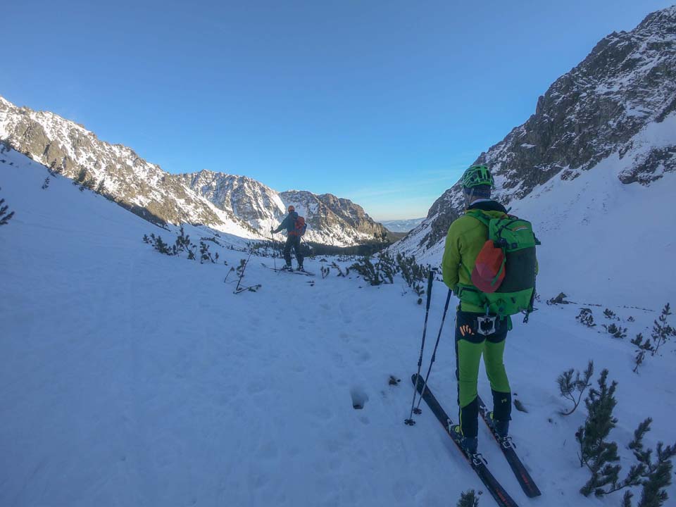 Skialpinistický ruksak Pinguin Ace 27 na skialpovačke vo Vysokých Tatrách