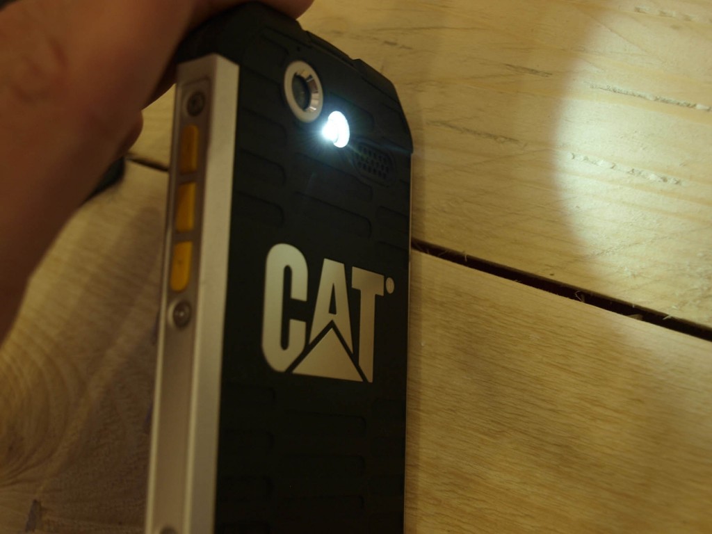 Outdoor recenzia:CAT B15 Q s led svetlom