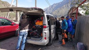 Odchádzame z Gruzínska smer Azau v Rusku rovno pod Elbrusom/ kaukaz