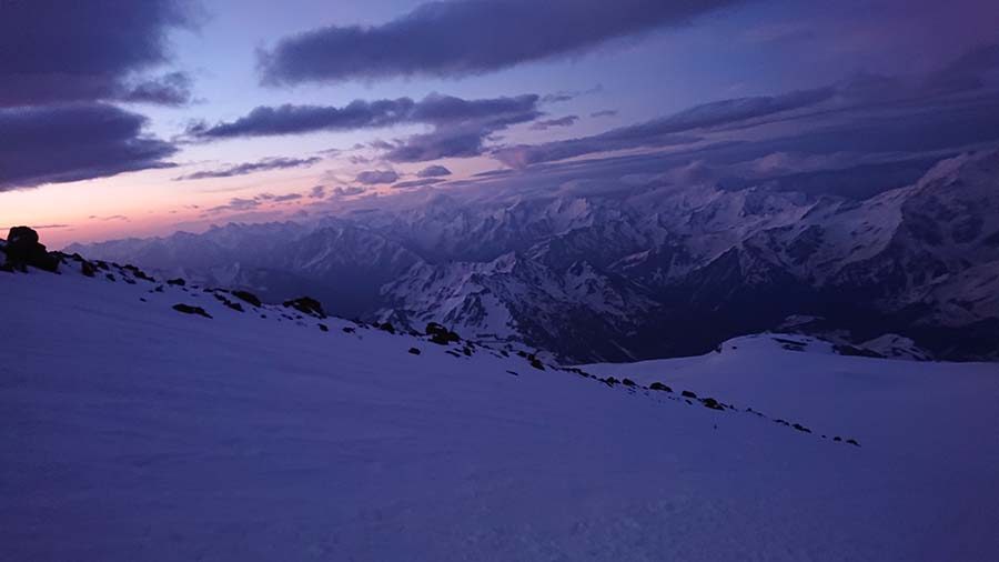 Skialpový výstup na Elbrus a naša aklimatizácia