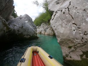 Slovinsko, splav rieky Soča: krásne prostredie na vode