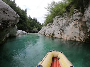 Slovinsko, splav rieky Soča: krásne prostredie na vode